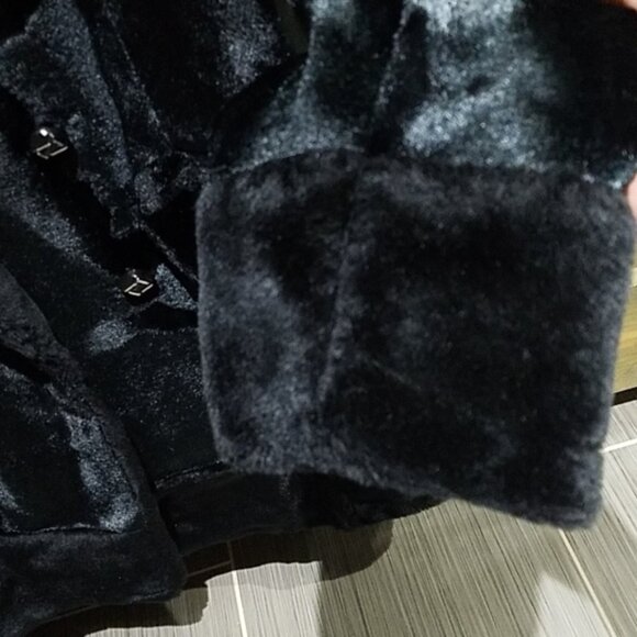 VINTAGE  DOUBLE BREASTED VELVET COAT W FAUX FUR - Picture 4 of 15